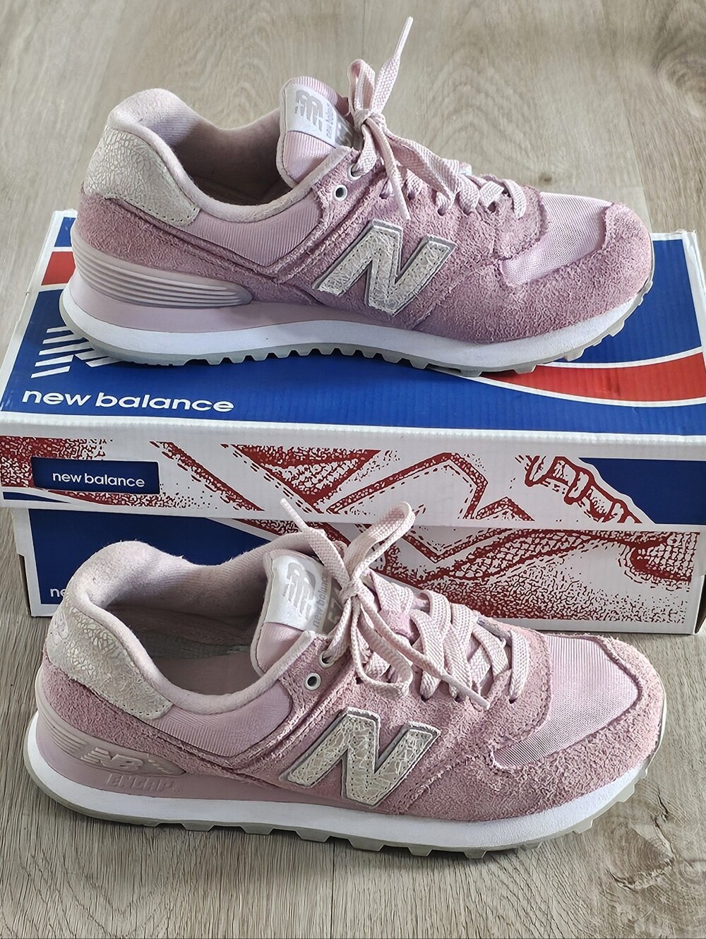 New Balance 574 Women’s Size 7 Pink Suede Classic Sneakers